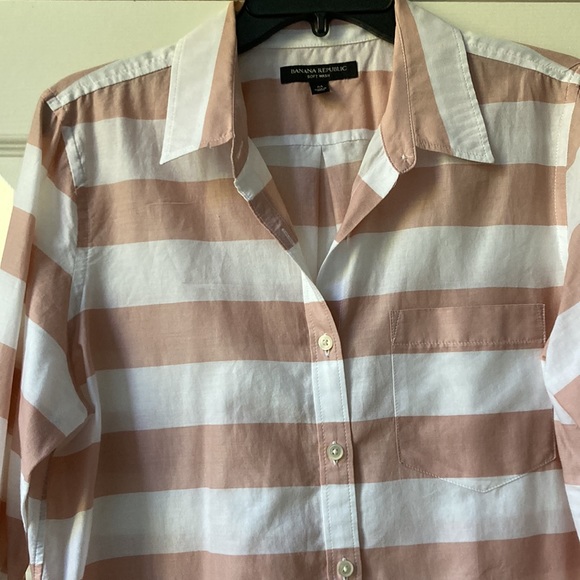 Banana Republic button down shirt peachy red and white stripes - Picture 3 of 7